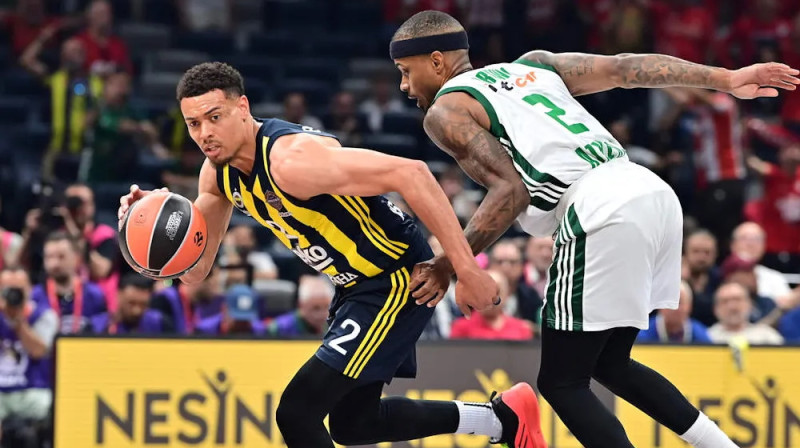 Veids Boldvins ar bumbu. Foto: Euroleague basketball