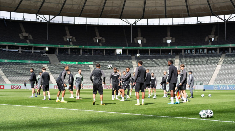 Bīlefeldes "Arminia" futbolisti Berlīnes Olimpiskajā stadionā. Foto: Wolfgang Frank/Eibner-Pressefoto/Imago Images/Scanpix