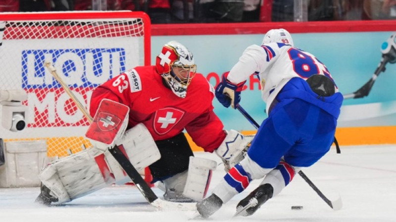 Leonardo Dženoni finālā apturēja soda metienu. Foto: IIHF