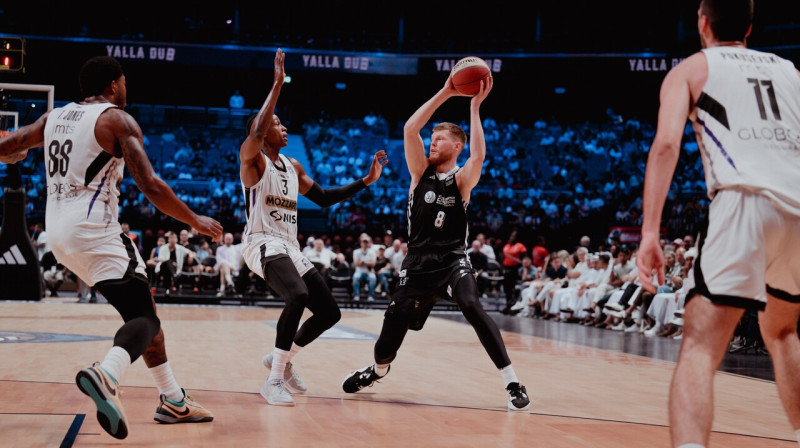 Dāvis Bertāns spēlē pret Belgradas "Partizan". Foto: Dubai Basketball