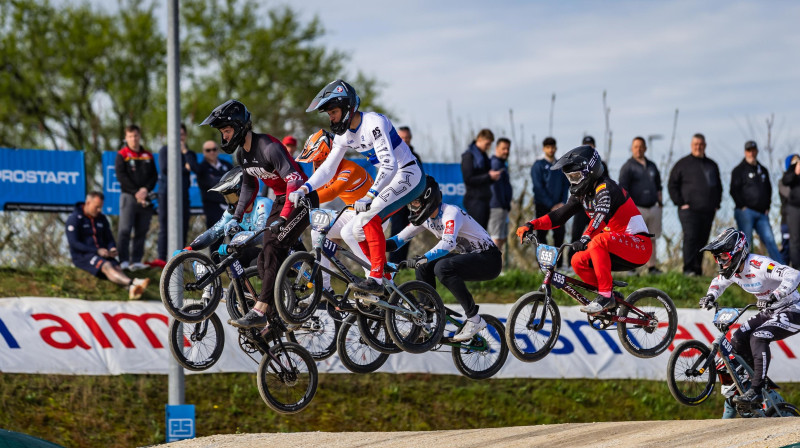 Mārtiņš Emīls Treimanis cīņā par brauciena vadibu
Foto: Nico Van Dartel