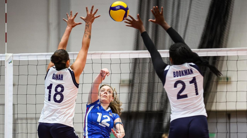 Fēriete Hanna Adriasardotira Olsena pret Izraēlas valstsvienības bloku. Foto: CEV