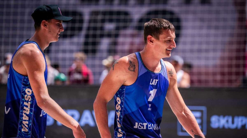 Kristians Fokerots un Mārtiņš Pļaviņš. Foto: volleyballworld.com