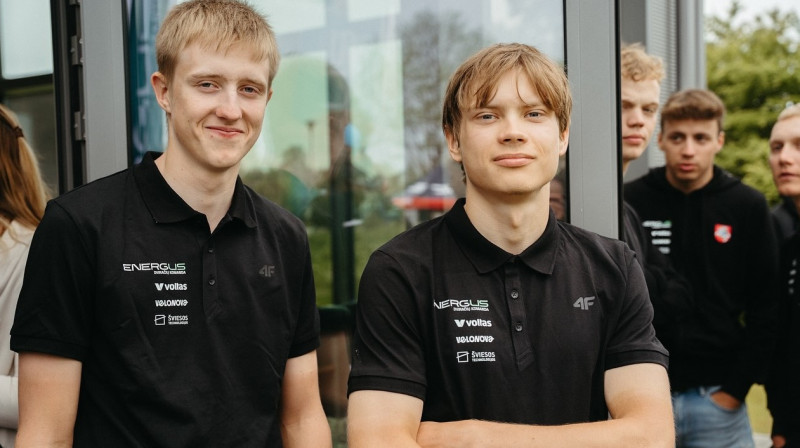 Skrapcis (no kreisās) un Klsimets ir savas vienības līderi
Foto: Energus Cycling team