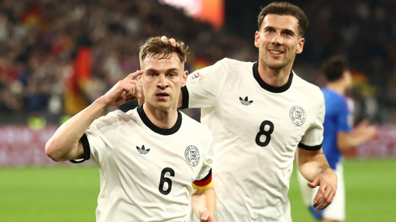 Vācijas izlases futbolisti Jozua Kimmihs un Leons Gorecka. Foto: AP/Scanpix