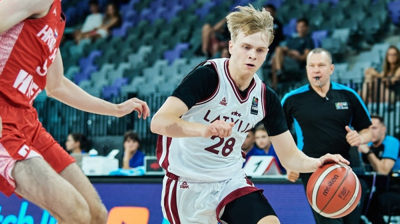 Francis Neilands ar bumbu. Foto: FIBA