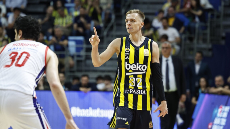 Artūrs Žagars savā pirmajā spēlē teju mēneša laikā. Foto: Fenerbahçe Beko