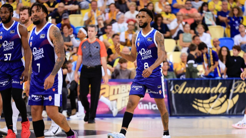 Žans Montero (Nr. 8) un Valensijas basketbolisti. Foto: Liga Endesa