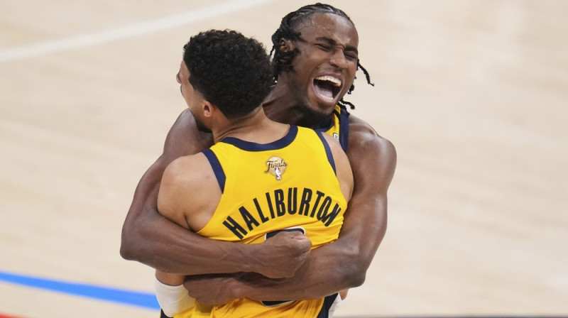 Tairīss Halibērtons un Ārons Nīsmits. Foto: AP/Scanpix