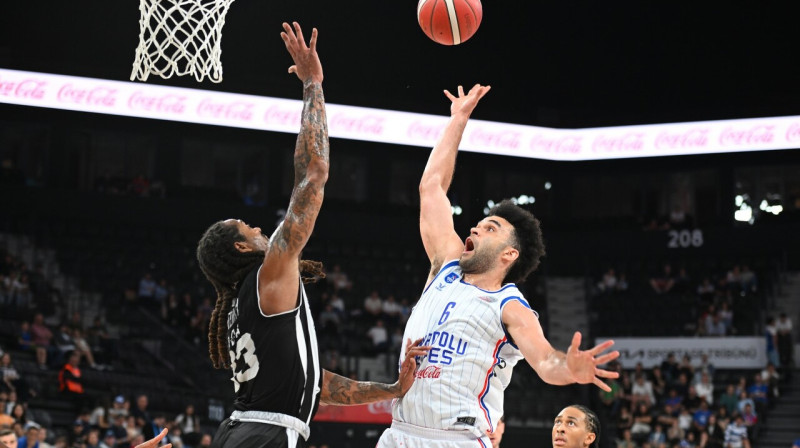 Stambulas "Anadolu Efes" basketbolists Elaidža Braients cīņā pret Stambulas "Beşiktaş". Foto: Anadolu Efes SK