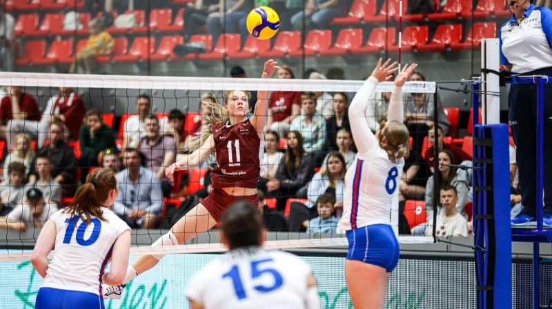 Paula Nikola Nečiporuka uzbrukumā. Foto: CEV