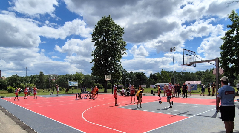 Jauniešu 3x3 basketbols Upesciema laukumā 2024. gadā. Publicitātes foto