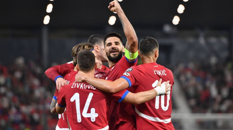 Serbijas izlases futbolisti ar Aleksandaru Mitroviču centrā Foto: IS/Scanpix