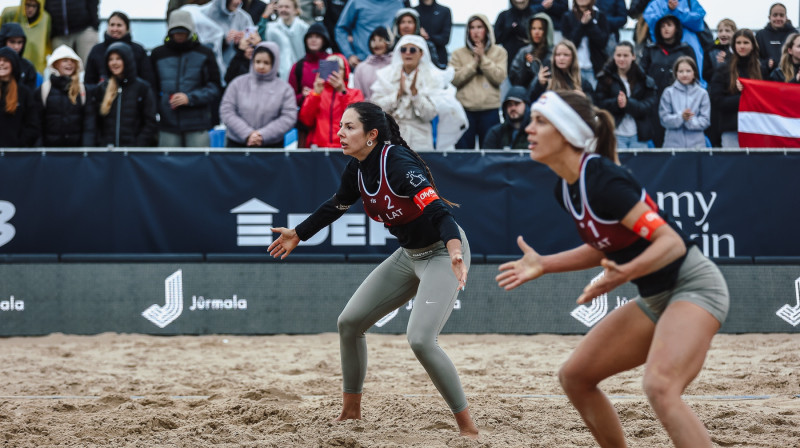 Anastasija Samoilova un Tīna Graudiņa. Foto: Artūrs Stiebriņš