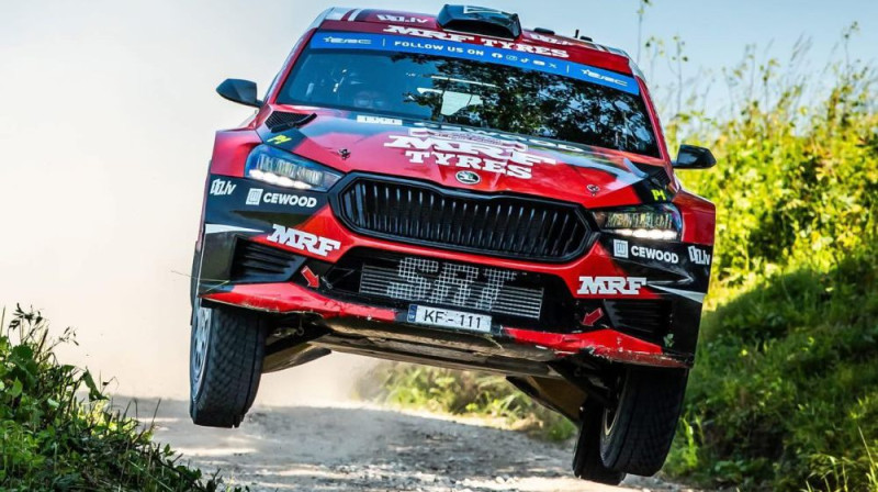 Mārtiņa Seska ekipāža. Foto: FIA ERC