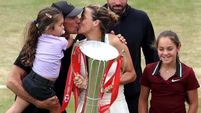 Divu meitu māte Tatjana Marija izcīna "WTA 500" titulu. Foto: HSBC Championships