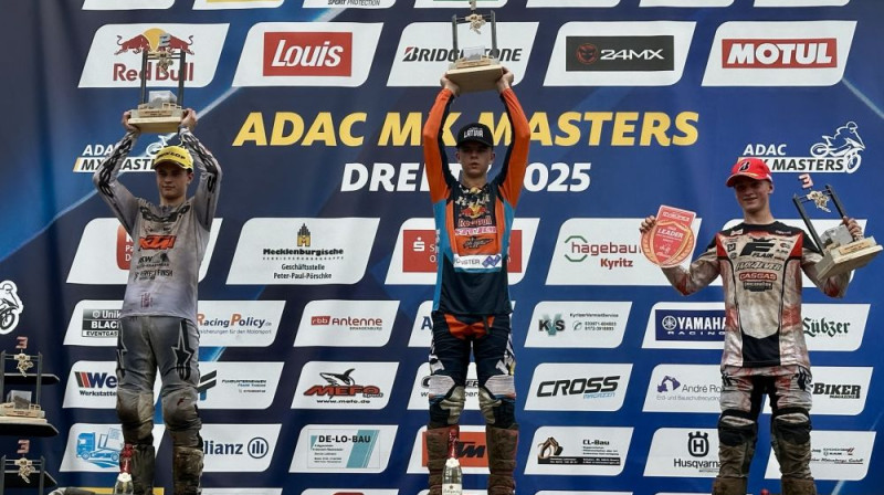 Raivo Laicāns un pjedestāla augstākā pakāpiena. Foto: ADAC MX Mastes