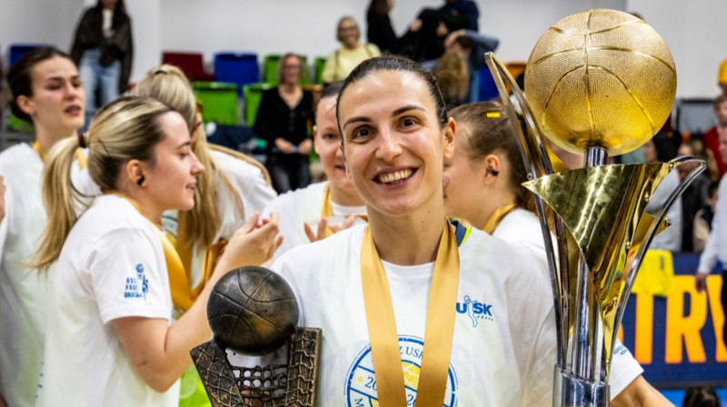 Eirolīgas čempione Teja Oblaka. Foto: FIBA