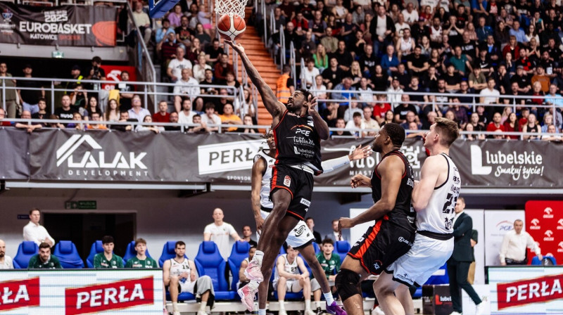 Ļubļinas "Start" basketbolists uzbrukumā finālspēlē pret Varšavas "Legia". Foto: Start Lublin
