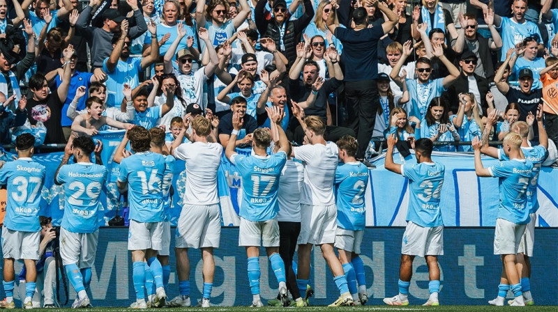 Malmes kluba futbolisti un līdzjutēji. Foto: Malmö FF