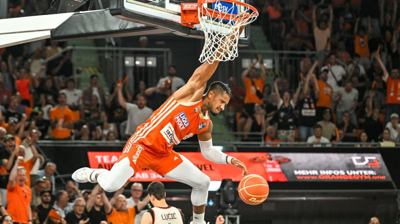 Ulmas "Ratiopharm" aizsargs Karims Jallovs Vācijas Bundeslīgas finālā. Foto: Nordphoto/Imago Images/Scanpix