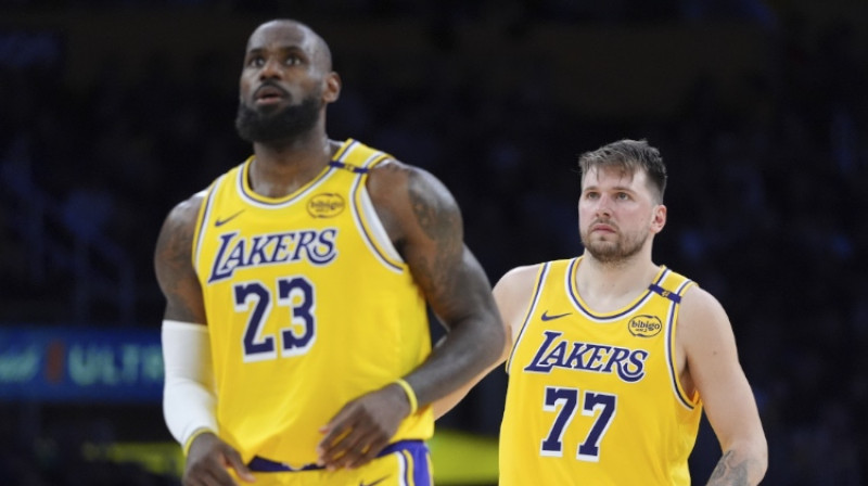 Lebrons Džeimss un Luka Dončičs. Foto: AP/Scanpix