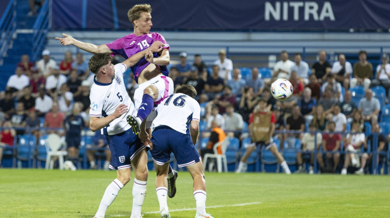 Mirklis pirms Nelsona Vaipera vārtu guvuma spēlē pret Anglijas U21 izlasi. Foto: Imago Images/Scanpix