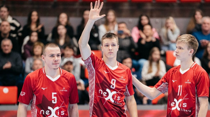 Andis Bors (vidū). Foto: Dace Eihvalde/Latvijas Handbola federācija.