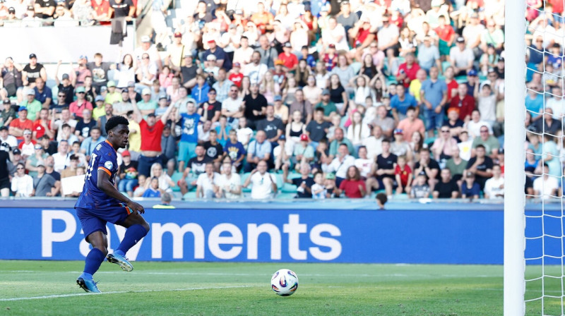 Ernests Poku mirkli pirms Nīderlandes U21 valstsvienības uzvaras vārtu guvuma Eiropas meistarsacīkšu ceturtdaļfinālā. Foto: Imago Images/Scanpix