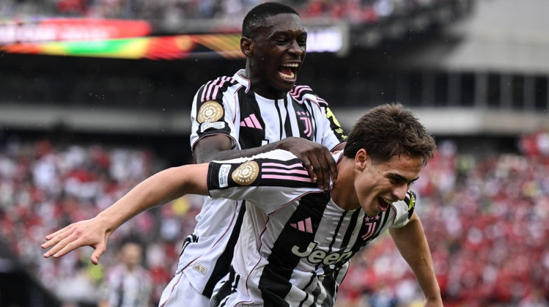 Kenans Jildizs un Randals Kolo Muanī. Foto: IMAGO/Scanpix