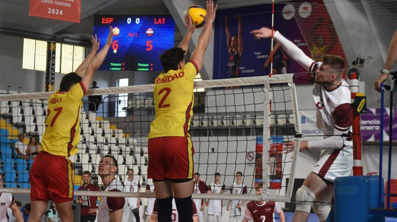 Jānis Medenis mačā pret Spāniju. Foto: CEV