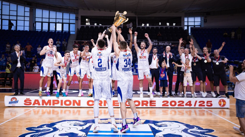 Podgoricas "Budućnost" komanda pēc uzvaras Melnkalnes meistarsacīkstēs. Foto: KK Budućnost VOLI