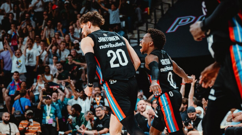 Parīzes kluba basketbolisti Mikaels Jantunens un Tīdžejs Šortss. Foto: Paris Basketball