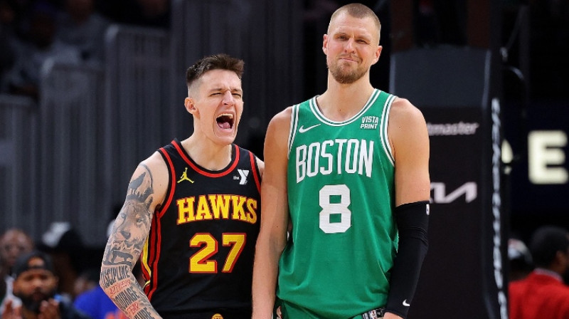 Vīts Krejčī un Kristaps Porziņģis. Foto: Getty Images via AFP/Scanpix