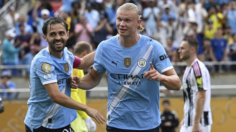 Ērlings Holanns un Bernardu Silva. Foto: AP/Scanpix