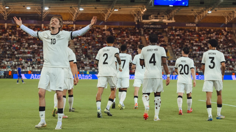 Niks Voltemāde un Vācijas U21 valstsvienības futbolisti pēc vārtu guvuma Eiropas meistarsacīkšu pusfinālā Košicē.
Foto: Róbert Németi/DPA/Picture-Alliance/Scanpix