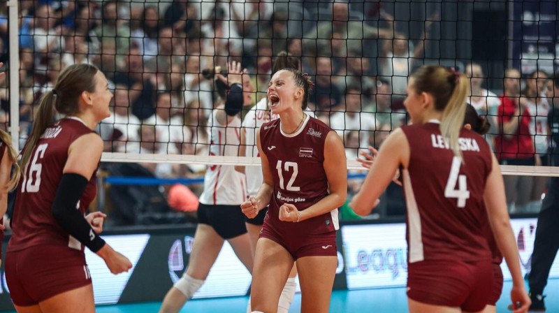 Latvijas valstsvienības volejbolistes Eiropas Sudraba līgas pirmajā finālspēlē. Foto: CEV