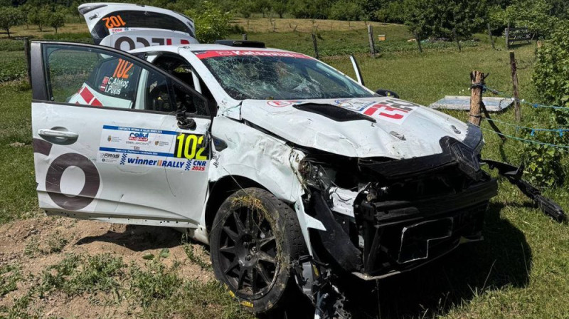Alakoča/Pūķa ekipāžas auto pēc avārijas. Foto: Facebook.com/ivo.pukis