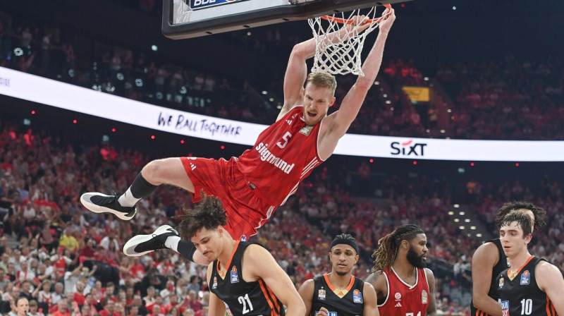 Minhenes "Bayern" uzbrucējs Nīlss Gifajs Vācijas Bundeslīgas pēdējā finālspēlē. Foto: Sven Simon/Imago Images/Scanpix