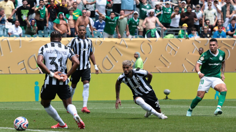 Mirklis pirms Sanpaulu "Palmeiras" uzbrucēja Paulinju vārtu guvuma 100. minūtē. Foto: Jonathan Moscrop/Zumapress.com/Scanpix
