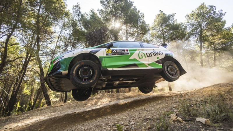Stefana Teoharapula ekipāža. Foto: Acropolis Rally