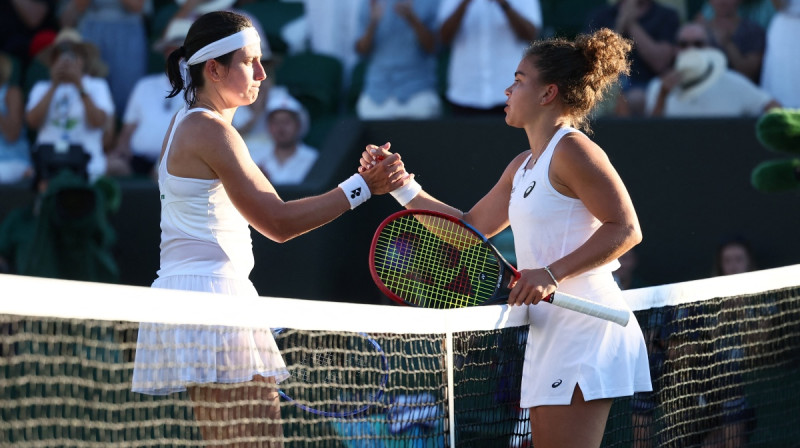 Anastasija Sevastova un Džasmīna Paolīni. Foto: Reuters/Scanpix