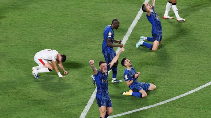 "Al-Hilal" futbolisti pēc triumfa pār Mančestras "City" Foto: RC/Scanpix