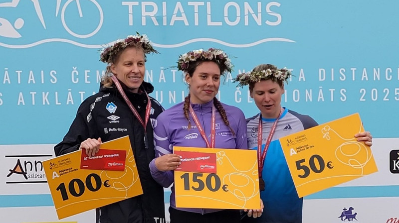 Godalgoto trijnieks sievietēm: (no kreisās) B.Medne, B.Bula, I.Pauniņa. Organizatoru foto.