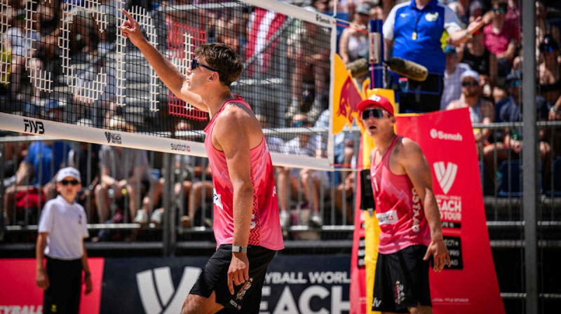 Kristians Fokerots un Mārtiņš Pļaviņš. Foto: volleyballworld.com