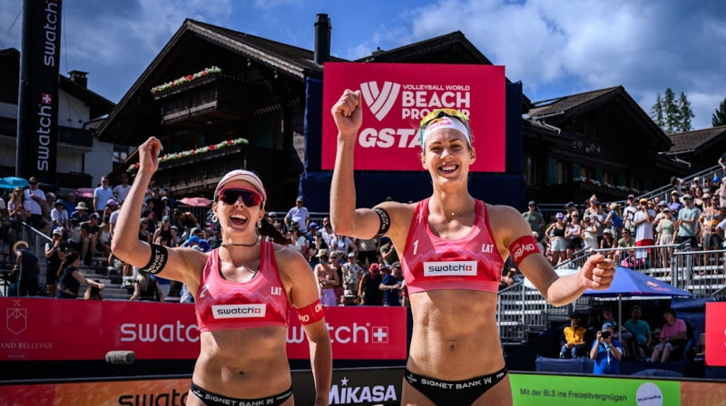 Anastasija Samoilova un Tīna Graudiņa. Foto: volleyballworld.com