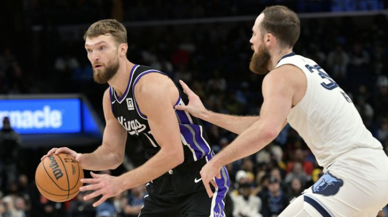 Domants Sabonis pret Džeju Hafu. Foto: AP/Scanpix