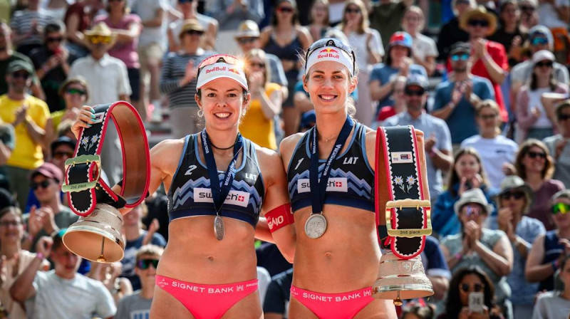 Anastasija Samoilova un Tīna Graudiņa. Foto: volleyballworld.com