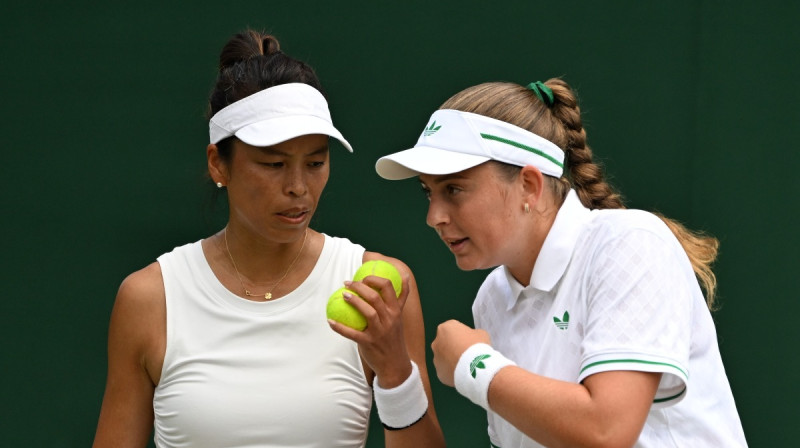 Suvei Šei un Aļona Ostapenko. Foto: Xinhua/Zuma Press/Scanpix