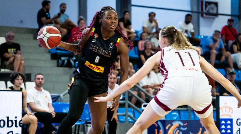 Aleksa Skudra un Annija Kibedi 2025. gada 6. jūlijā. Foto: FIBA